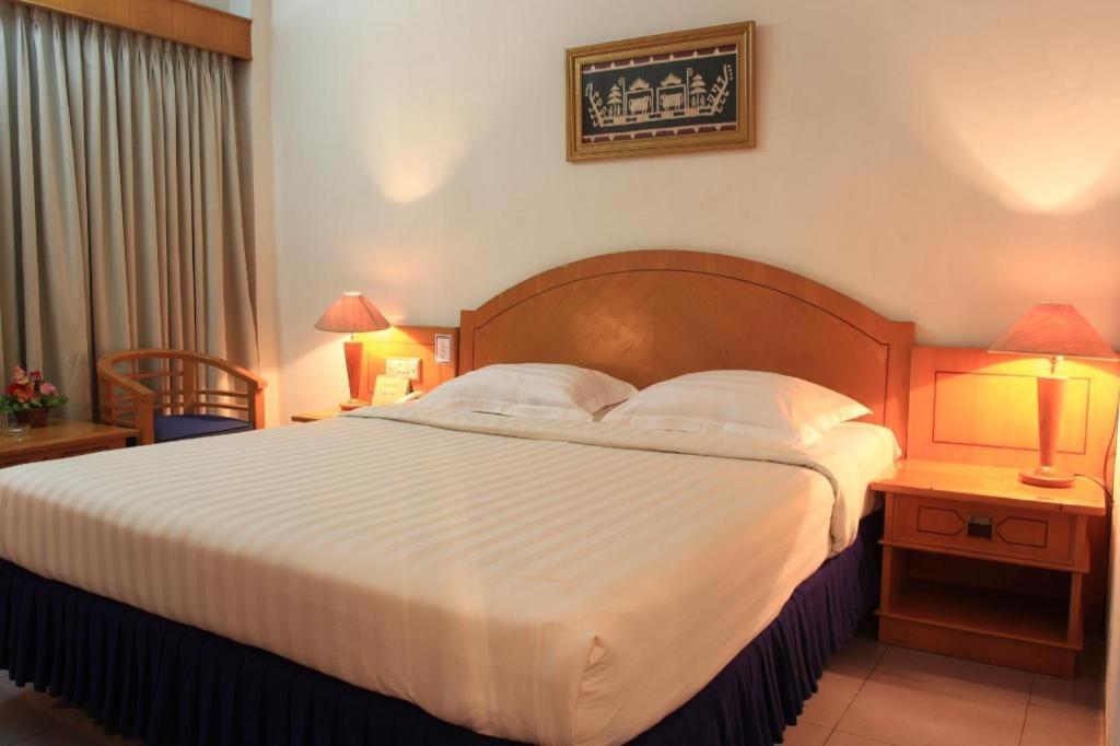 Hotel Marcopolo Bandar Lampung Exterior foto